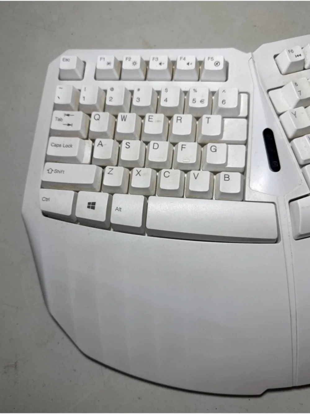 Perixx PERIBOARD-613W Wireless 2.4 & Bluetooth Ergonomic Compact Split Keyboard